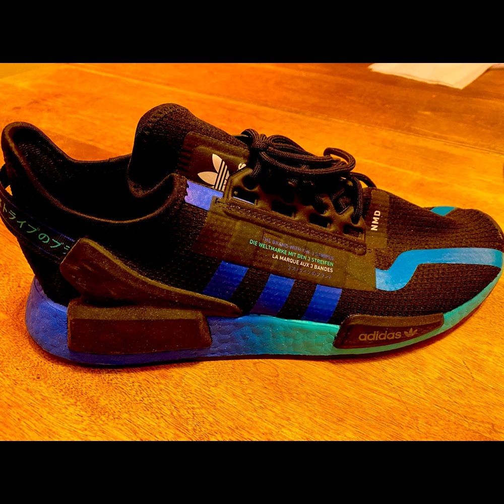 Mens Adidas R1 V2 size 10.5